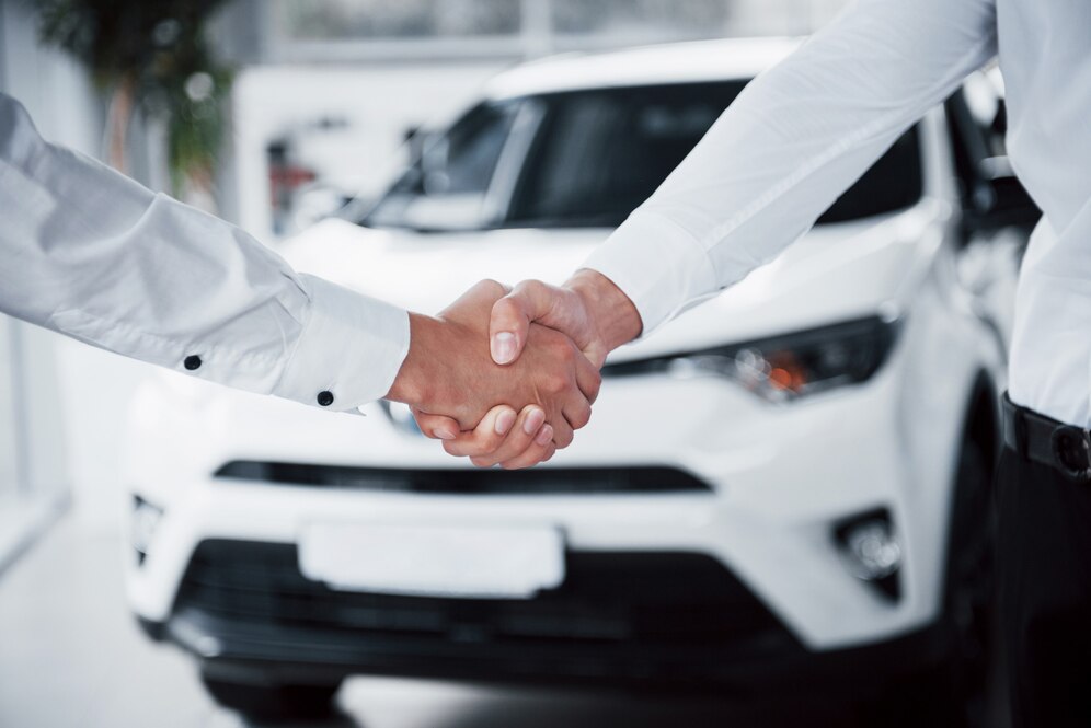 close-up-sales-manager-black-suit-selling-car-customer_146671-14738